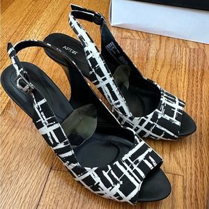 Apt 9 Arden Geo Print Black and White Heels size 8 Womens VGUC